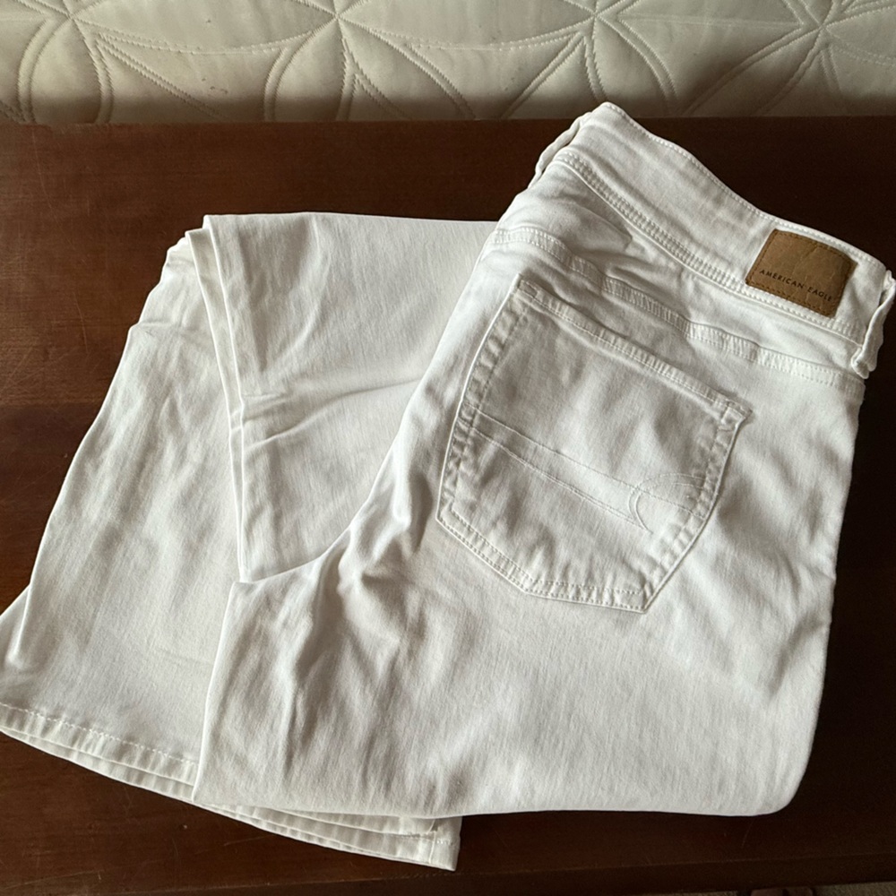 NWOT American Eagle Hi-rise skinny kick boot cut white jeans size 16 short
